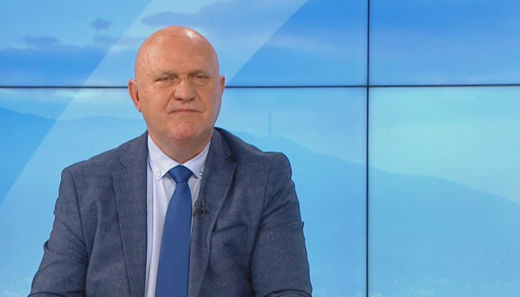 Министърът на образованието: Ще работим за намаляване на административната тежест върху учителите Министърът на образованието: Ще работим за намаляване на административната тежест върху учителите