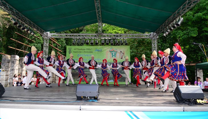 На фестивала бяха представени пет автентични северняшки хора̀, чиято орнаментика и специфичност е непокътната в село Николово