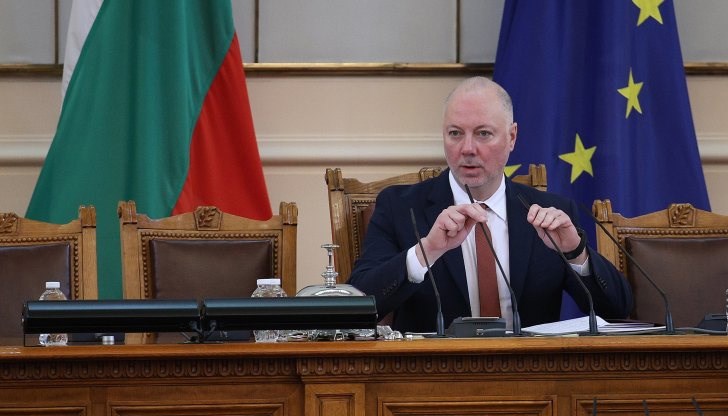 Ако президентът днес подпише указа, ще свикам още утре извънредно заседание на НС, каза председателят на парламента Росен Желязков.