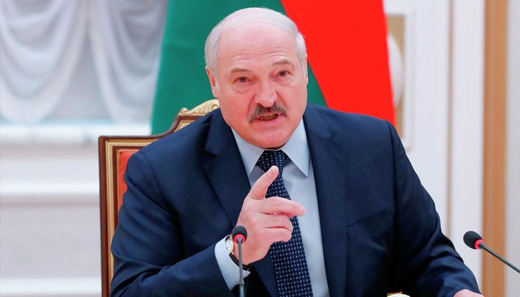 Беларуският президент допълни, че разполагането на руски тактически ядрени оръжия е възпиращ фактор, който да обезкуражи потенциалните агресори
