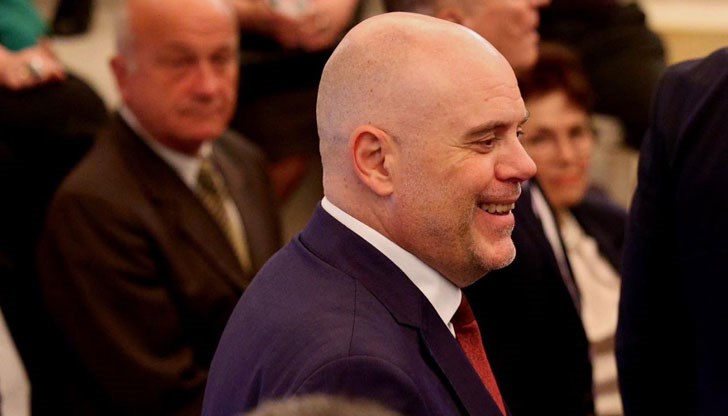 Главният прокурор цитира Киплинг: Светът е твой! Молбата ми е чута! И главно, сине мой - ще бъдеш Мъж! Главният прокурор цитира Киплинг: Светът е твой! Молбата ми е чута! И главно, сине мой - ще бъдеш Мъж!