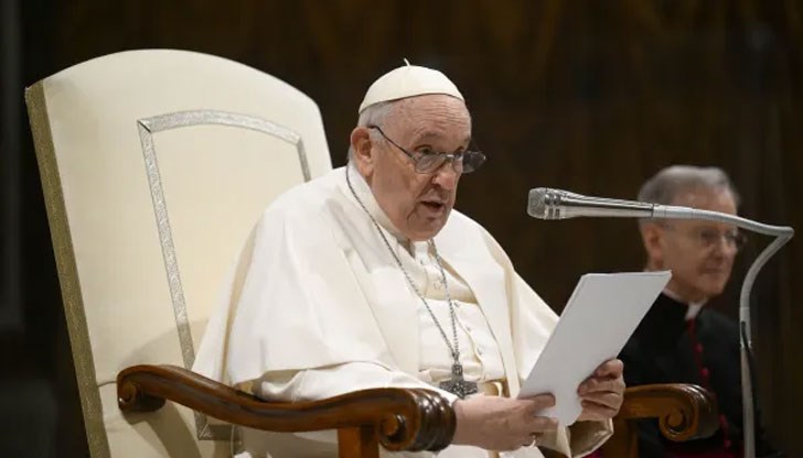 Чрез работата си, творците могат да бъдат тълкуватели на техния тих плач, каза папата