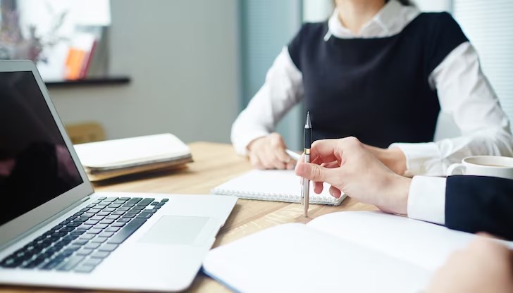 Причината - никой от явилите се кандидати не се е представил успешно