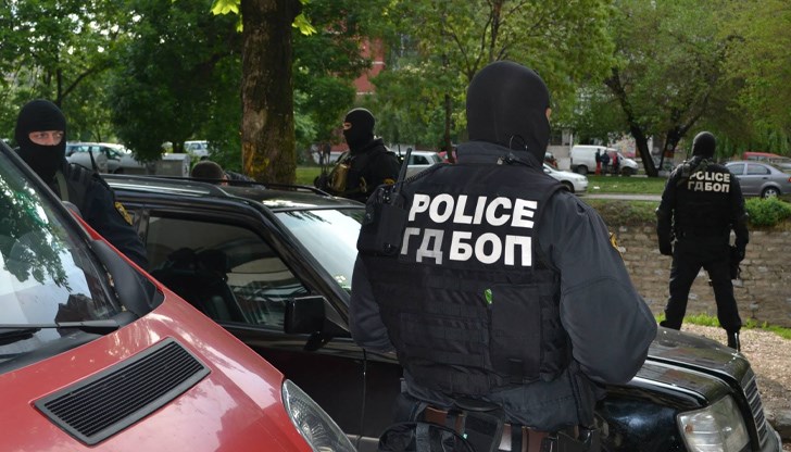 По непотвърдена информацията акцията е срещу разпространението на наркотици По непотвърдена информацията акцията е срещу разпространението на наркотици