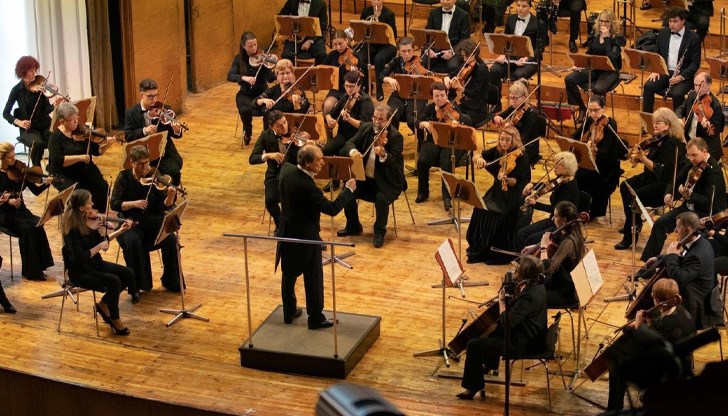 Като жест към публиката една от клавирните партии ще изсвири самият композитор Пламен Цветанов Като жест към публиката една от клавирните партии ще изсвири самият композитор Пламен Цветанов