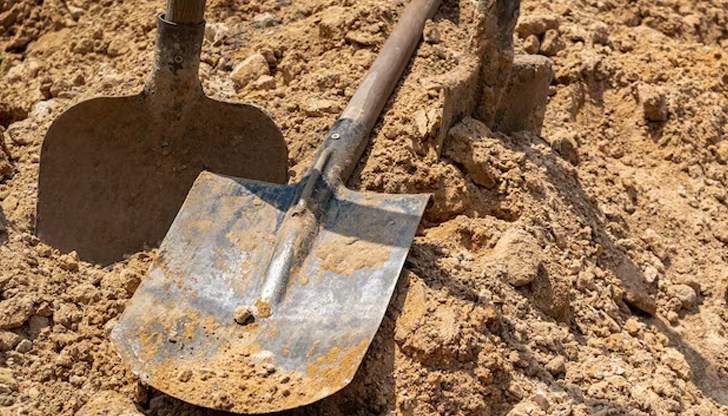 Мъжът е намерен мъртъв, със синини по ръцете, следи от наранявания по корема от остър предмет Мъжът е намерен мъртъв, със синини по ръцете, следи от наранявания по корема от остър предмет