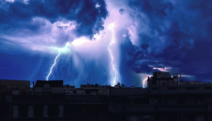 Има опасност и от гръмотевични бури Има опасност и от гръмотевични бури