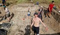 Студенти от Обединеното кралство карат практиката си по археология в Бъзовец