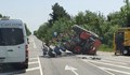 Тежка катастрофа между камион и трактор затруднява движението по пътя Русе - Разград