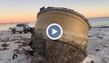 Мистериозен обект изплува на плаж в Австралия