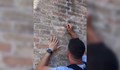 Българинът, драскал върху Колизеума, се извини