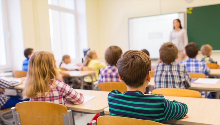 Единственият критерий е детето да ходи на училище Единственият критерий е детето да ходи на училище