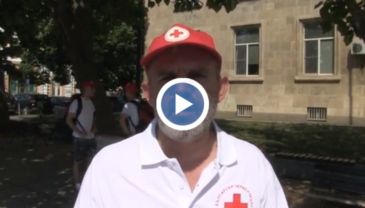 БЧК - Русе раздава безплатна вода заради жегите