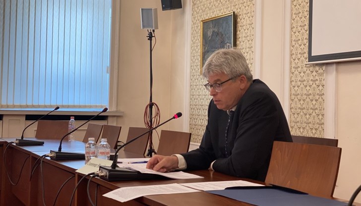 Кандидатурата му бе издигната от ПП-ДБ