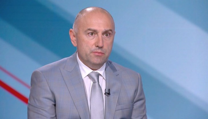 Парламентаризмът се оказа компрометиран, коментира Кузман Илиев