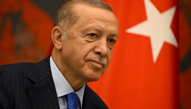 Искаме последните събития във Франция, които следим с безпокойство, да приключат възможно най-скоро, каза още турският президент