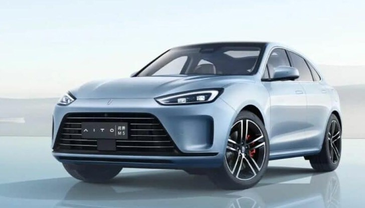 Базовото оборудване включва асистенти с 12 ултразвукови радара и 5 камери