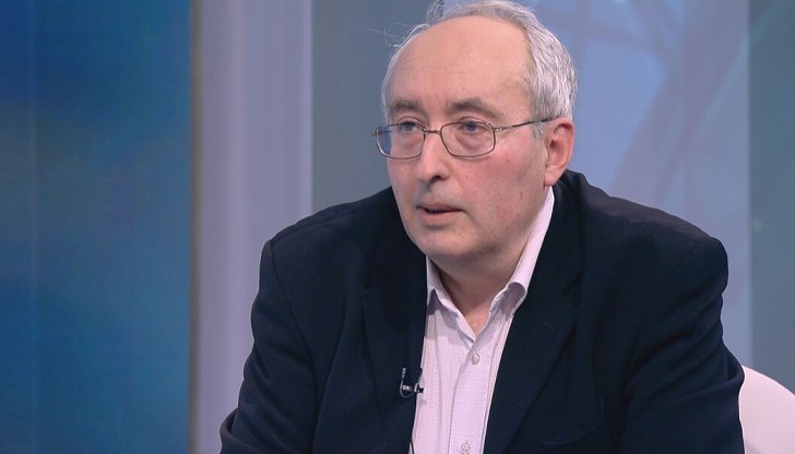 Ние сме в Европа и имаме огромни синини по снагата, но имаме и голям исторически опит, добави журналистът Ние сме в Европа и имаме огромни синини по снагата, но имаме и голям исторически опит, добави журналистът