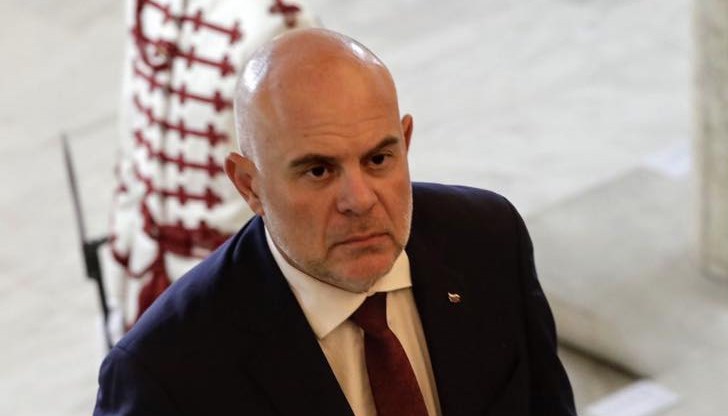 Защо обедняващият български народ трябва да плаща от джоба си за страховете на един депутат?