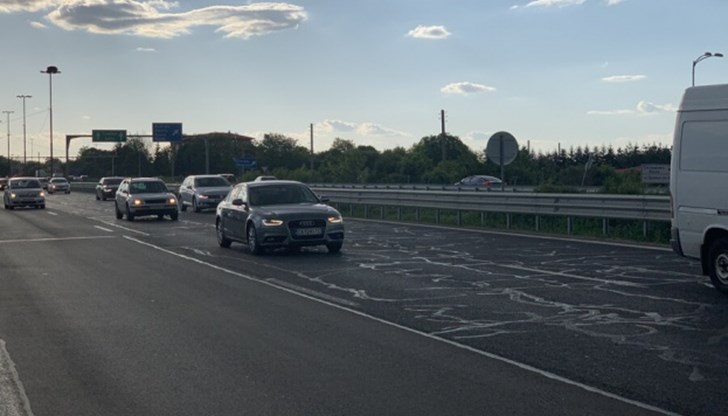 Полиция контролира движението Полиция контролира движението