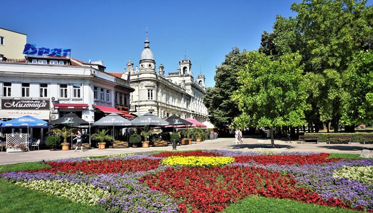 В 15:00 часа градусите са достигнали до 40.5 В 15:00 часа градусите са достигнали до 40.5