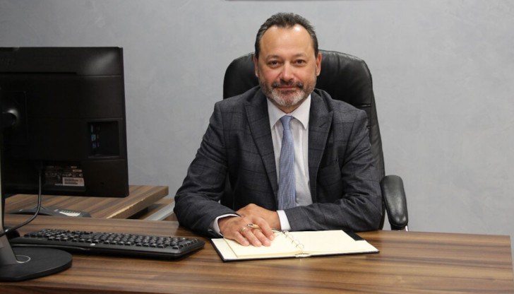 Той има богат професионален опит в инвестиционното проектиране и устройственото планиране Той има богат професионален опит в инвестиционното проектиране и устройственото планиране