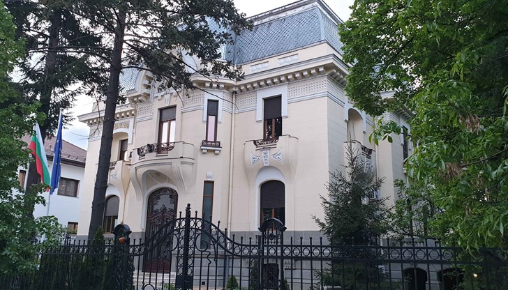 На електронната поща на посолството тази сутрин е получен сигнал за бомба, който по-късно се оказва фалшив