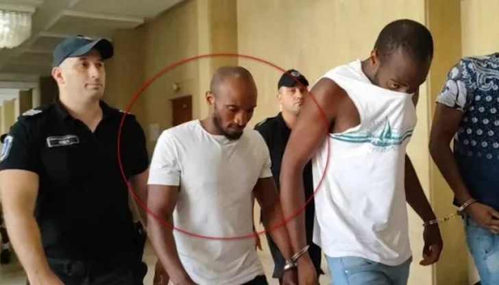 Майкъл Тевия е арестуван като част от група африканци