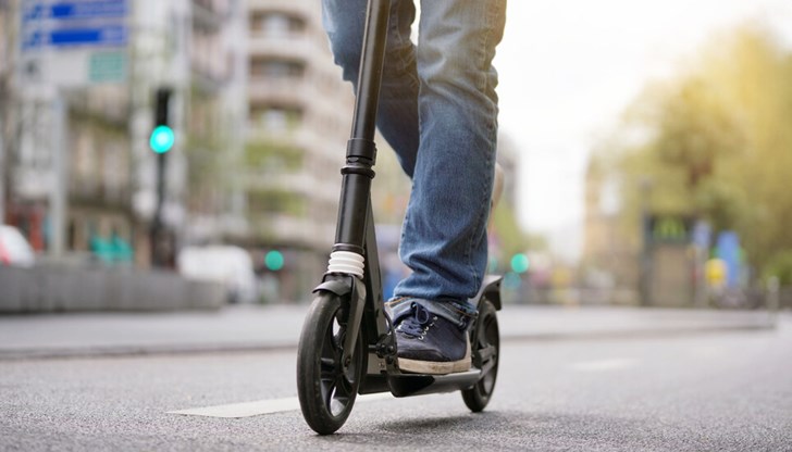 Дете от Берковица е настанено в болница с охлузни рани и съмнение за комоцио, след като било блъснато от кола