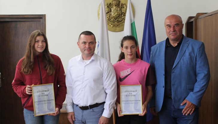 Азра Мустафова и Сара Ахмедова се състезават за Спортен клуб по борба „Дунав“ - Сливо поле