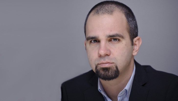 Държава, която си сменя празниците по конюнктурни причини, е само наужким