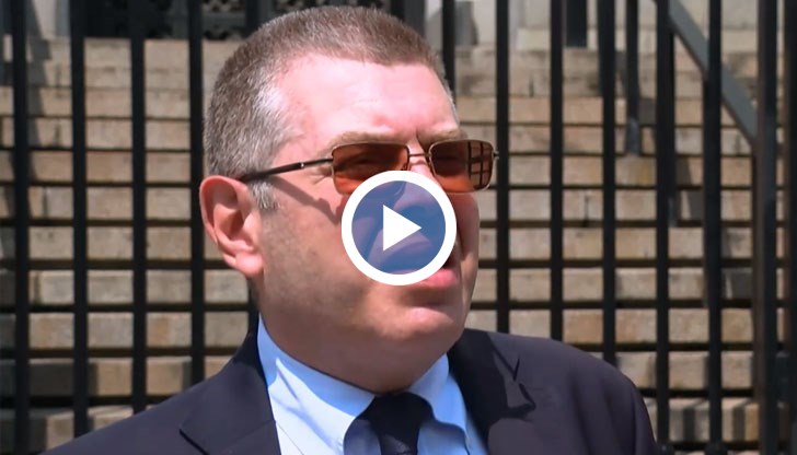 Той беше поставен на колене по време на арест, влезе зад решетките, беше оправдан и получи 250 000 лева обезщетение