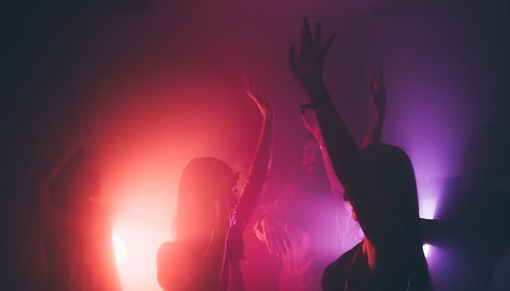 Двама от посетителите на заведението са стъпкани Двама от посетителите на заведението са стъпкани