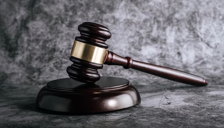 Миналата сряда при спецакция бяха претърсени дома и кабинета му