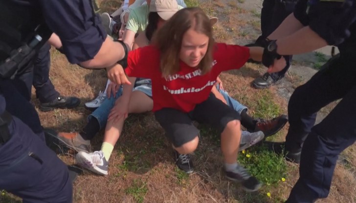 Прегрешението се наказва със затвор от шест месеца или глоба