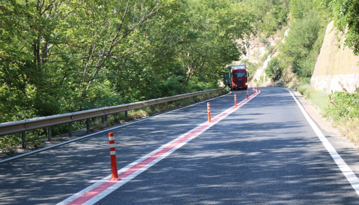 Положителният ефект се дължи на колчетата, които АПИ постави, за да ограничи изпреварването в участъка Положителният ефект се дължи на колчетата, които АПИ постави, за да ограничи изпреварването в участъка