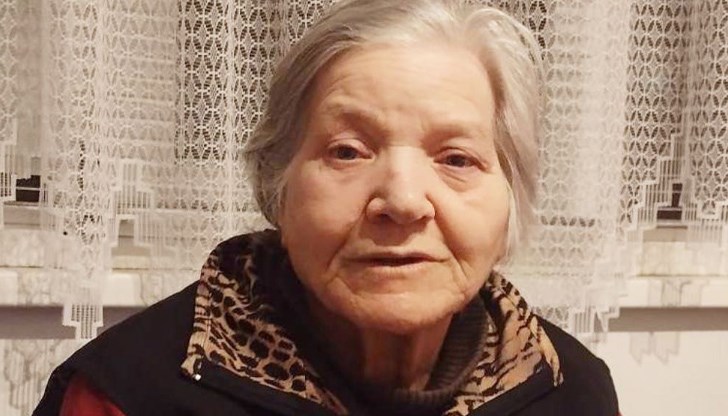 Възрастната жена е с деменция