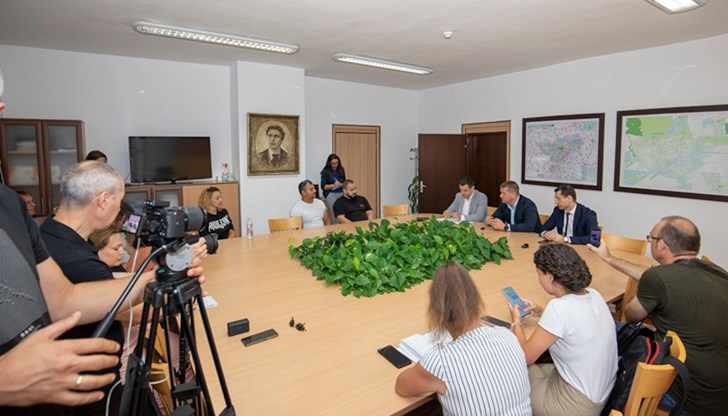 Живко Тодоров посочи, че по този начин бива избягван законът, който гласи, че охранителите трябва да бъдат с чисто съдебно минало Живко Тодоров посочи, че по този начин бива избягван законът, който гласи, че охранителите трябва да бъдат с чисто съдебно минало