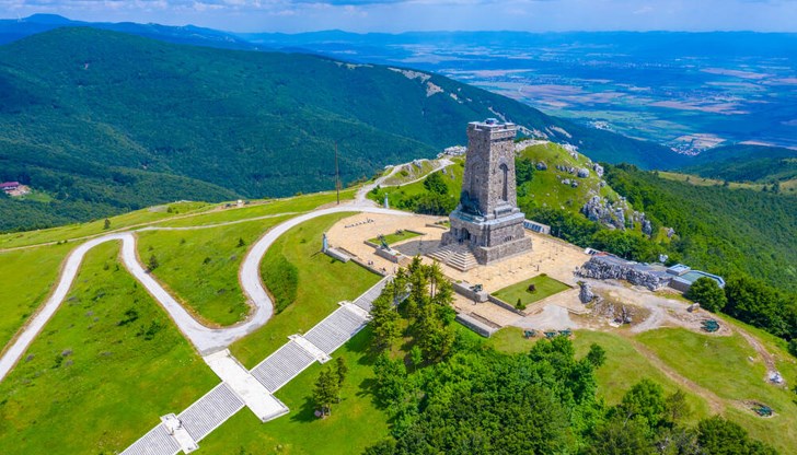 Подобни опити със смяна на календар, празници и прочие обикновено завършват зле Подобни опити със смяна на календар, празници и прочие обикновено завършват зле
