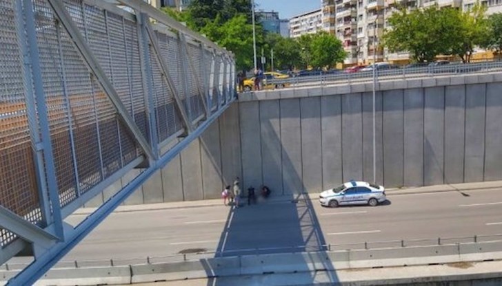 Въпреки опита за самоубийство, е откарана жива в болницата Въпреки опита за самоубийство, е откарана жива в болницата