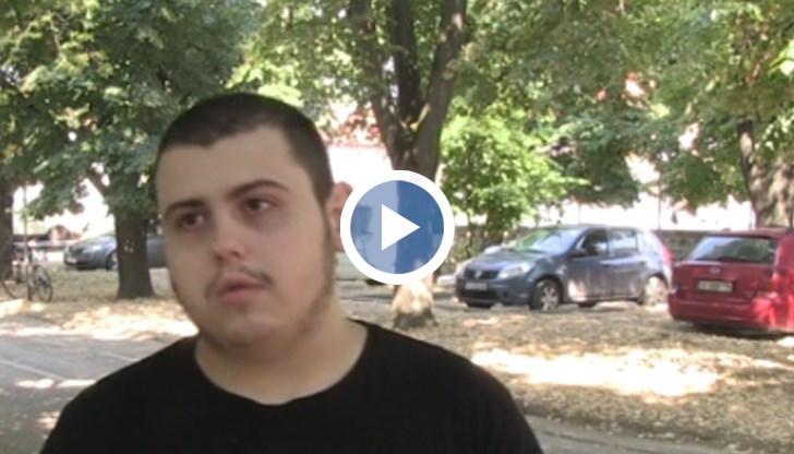 Авторът на клипа Георги Петков обвинява полицай в упражнено насилие спрямо един от тях
