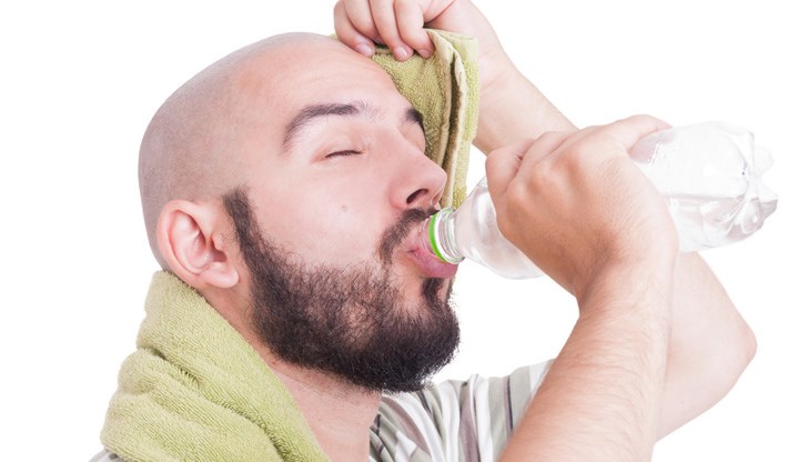 Консумацията на плодове и по-солени храни помага за хидратиране на тялото Консумацията на плодове и по-солени храни помага за хидратиране на тялото