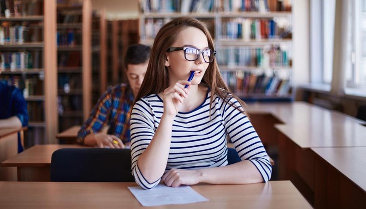 Средните оценки на задължителната матура падат все по-ниско