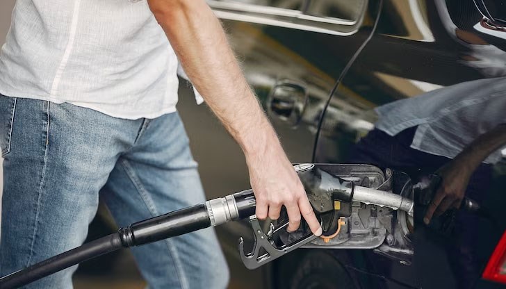 Бензин А95 може да се зареди за 2,61 лева за литър