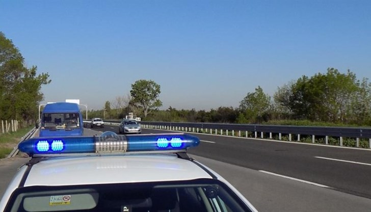 Два джипа са спрени за проверка на Ботевградско шосе