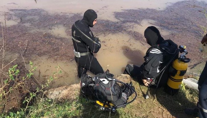 Телата са извадени с помощта на водолаз Телата са извадени с помощта на водолаз