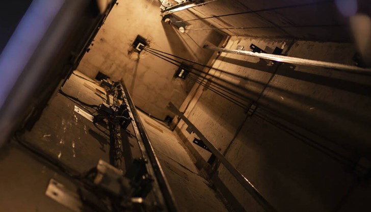 Пострадалата жена е с фрактура на таза и счупен втори шиен прешлен