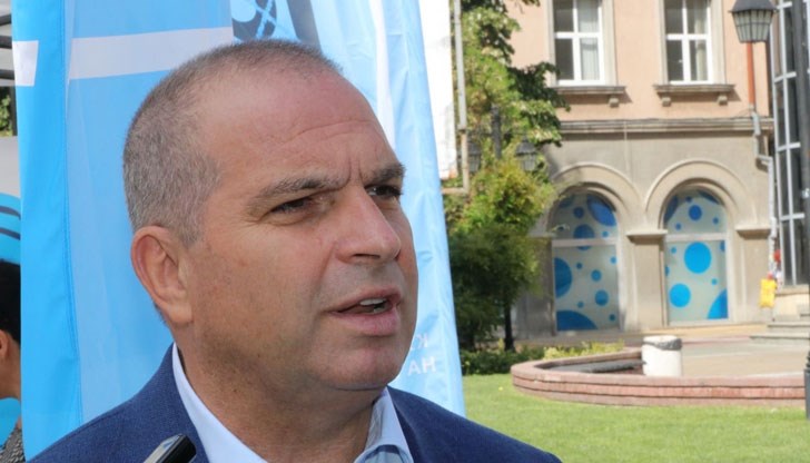 Той уточни, че 1 милиард е индексация заради инфлацията и още 1 милиард за това, че ще бъде подписан анекс за труда Той уточни, че 1 милиард е индексация заради инфлацията и още 1 милиард за това, че ще бъде подписан анекс за труда