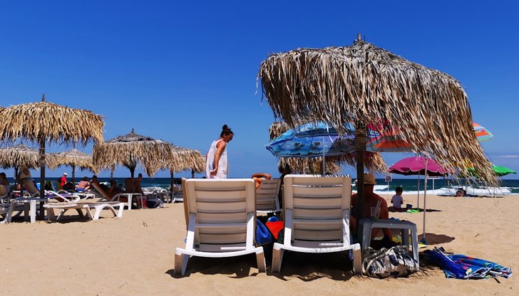 Свили джип на нашенци, след като открили ключа в стаята им, задигат колите или ги разбиват Свили джип на нашенци, след като открили ключа в стаята им, задигат колите или ги разбиват