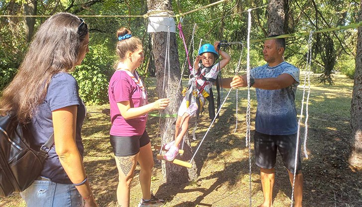 Скаутите бяха подготвили и интересно вело трасе, игра на фризби и хек